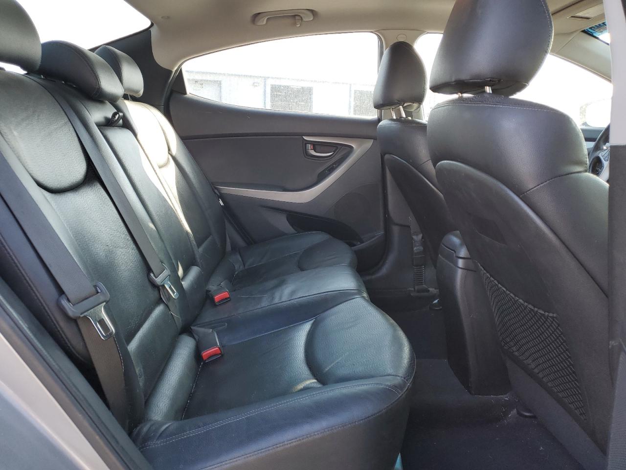 2011 Hyundai Elantra - Image 10