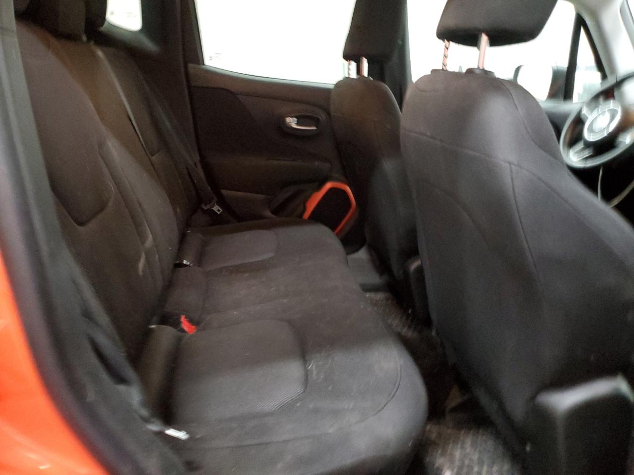 2018 Jeep Renegade - Image 11
