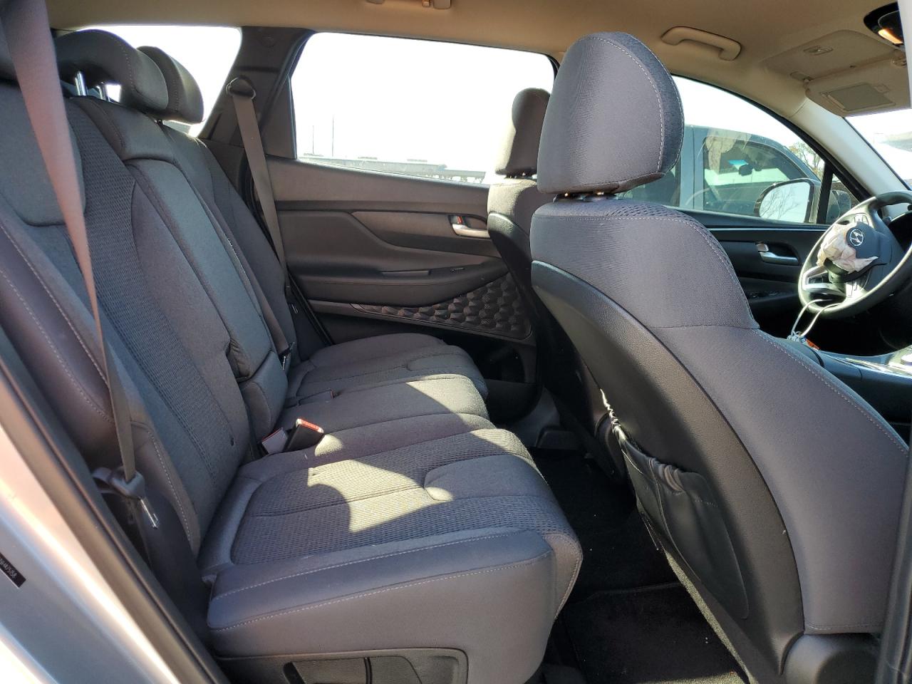 2022 Hyundai Santa Fe - Image 11