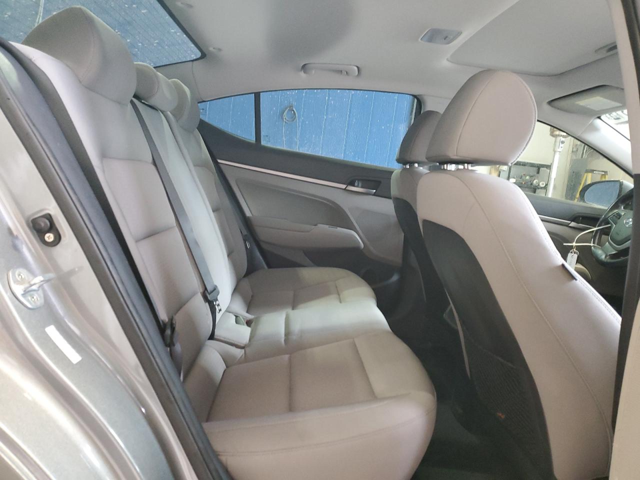2018 Hyundai Elantra - Image 10