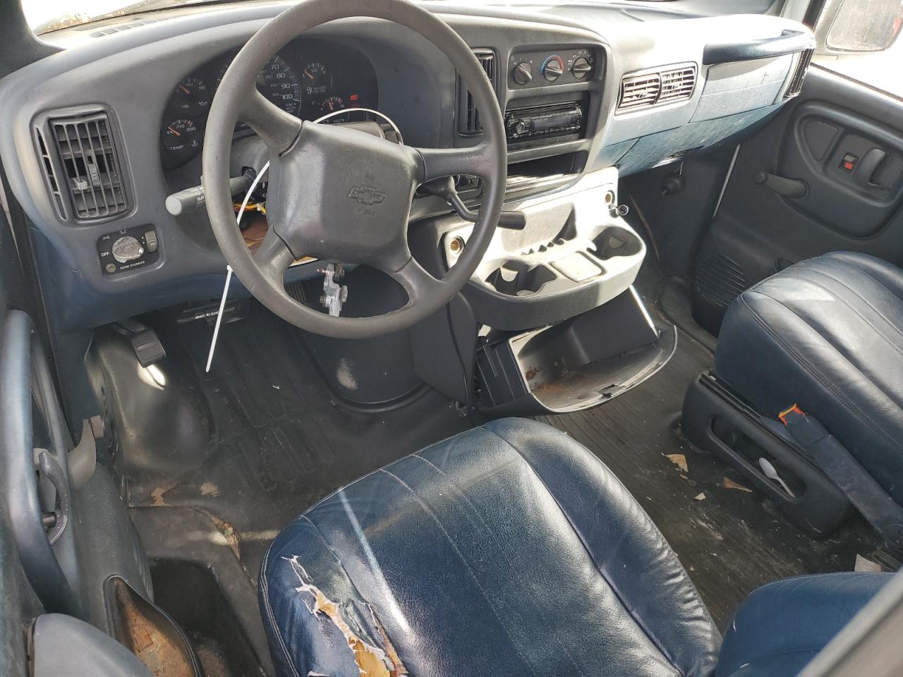 2000 Chevrolet Express G1500 VIN: 1GCFG15W6Y1111425 Lot: 42754445
