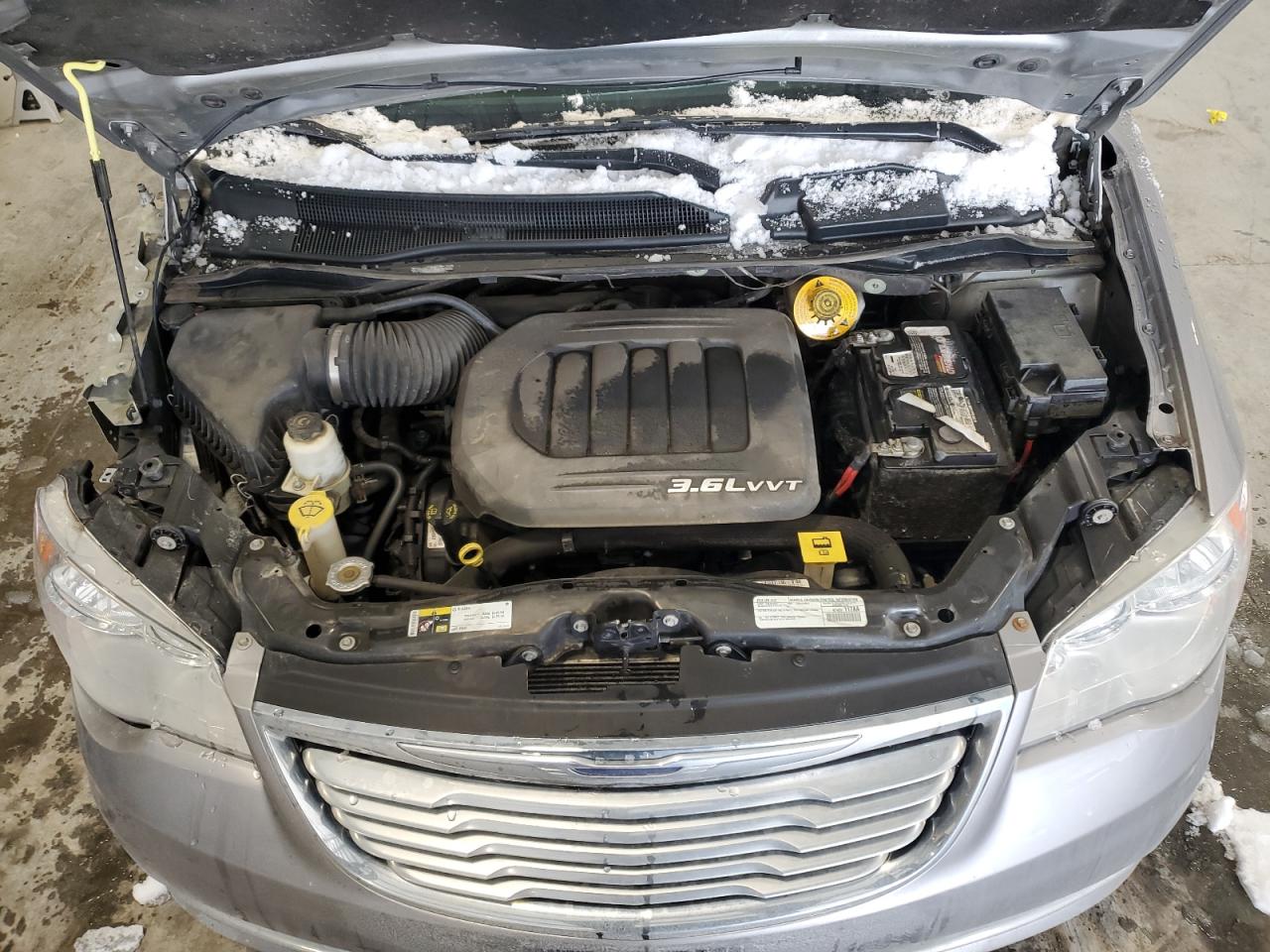2015 Chrysler Town & Country - Image 12