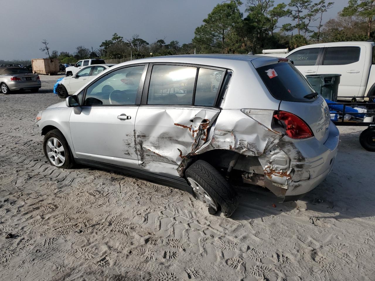 2008 Nissan Versa - Image 2