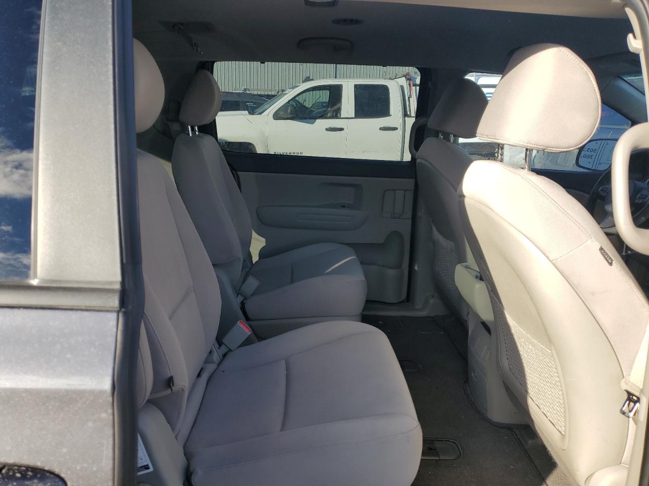 2015 Kia Sedona - Image 11