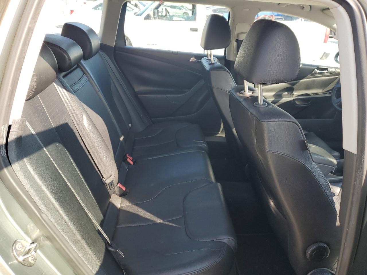 2008 Volkswagen Passat - Image 10