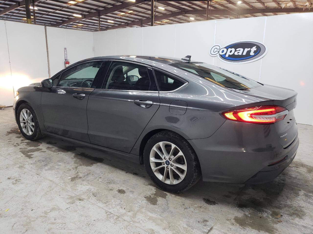 2019 Ford Fusion - Image 2