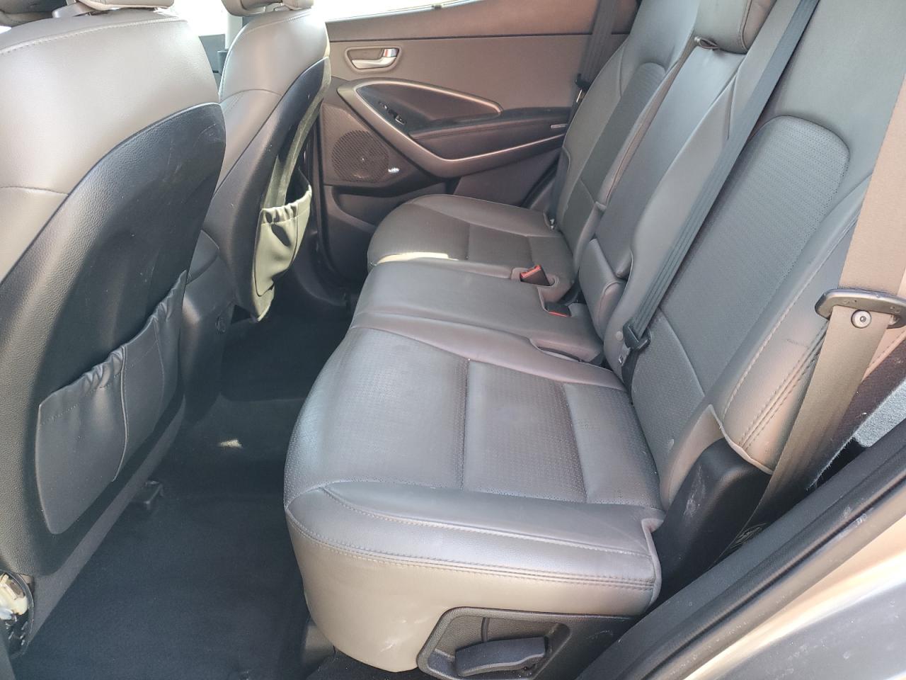 2015 Hyundai Santa Fe - Image 10