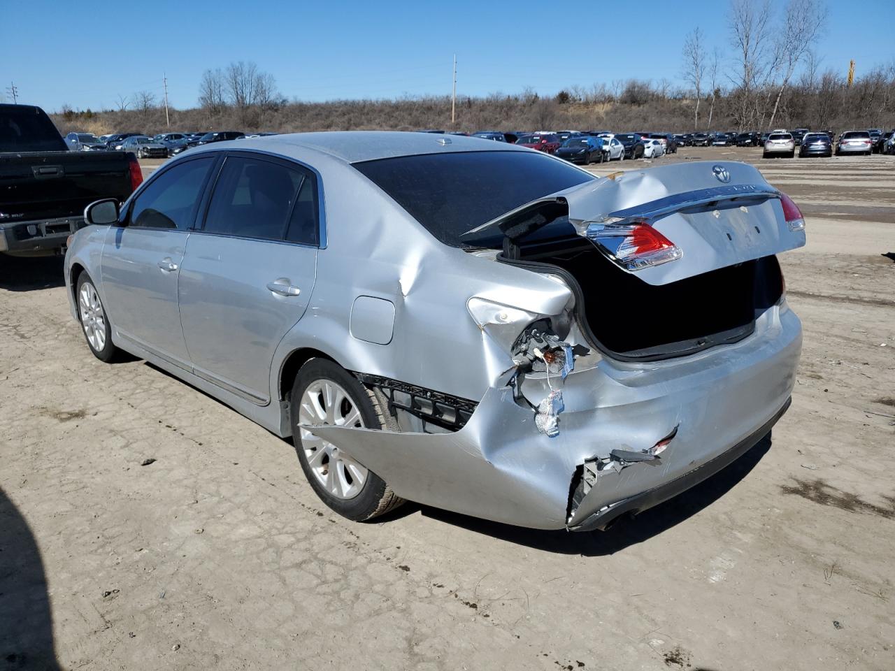 2012 Toyota Avalon - Image 2