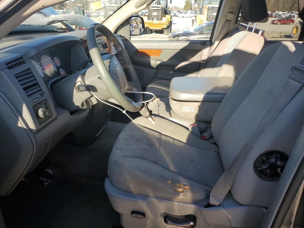 2006 Dodge RAM - Image 7