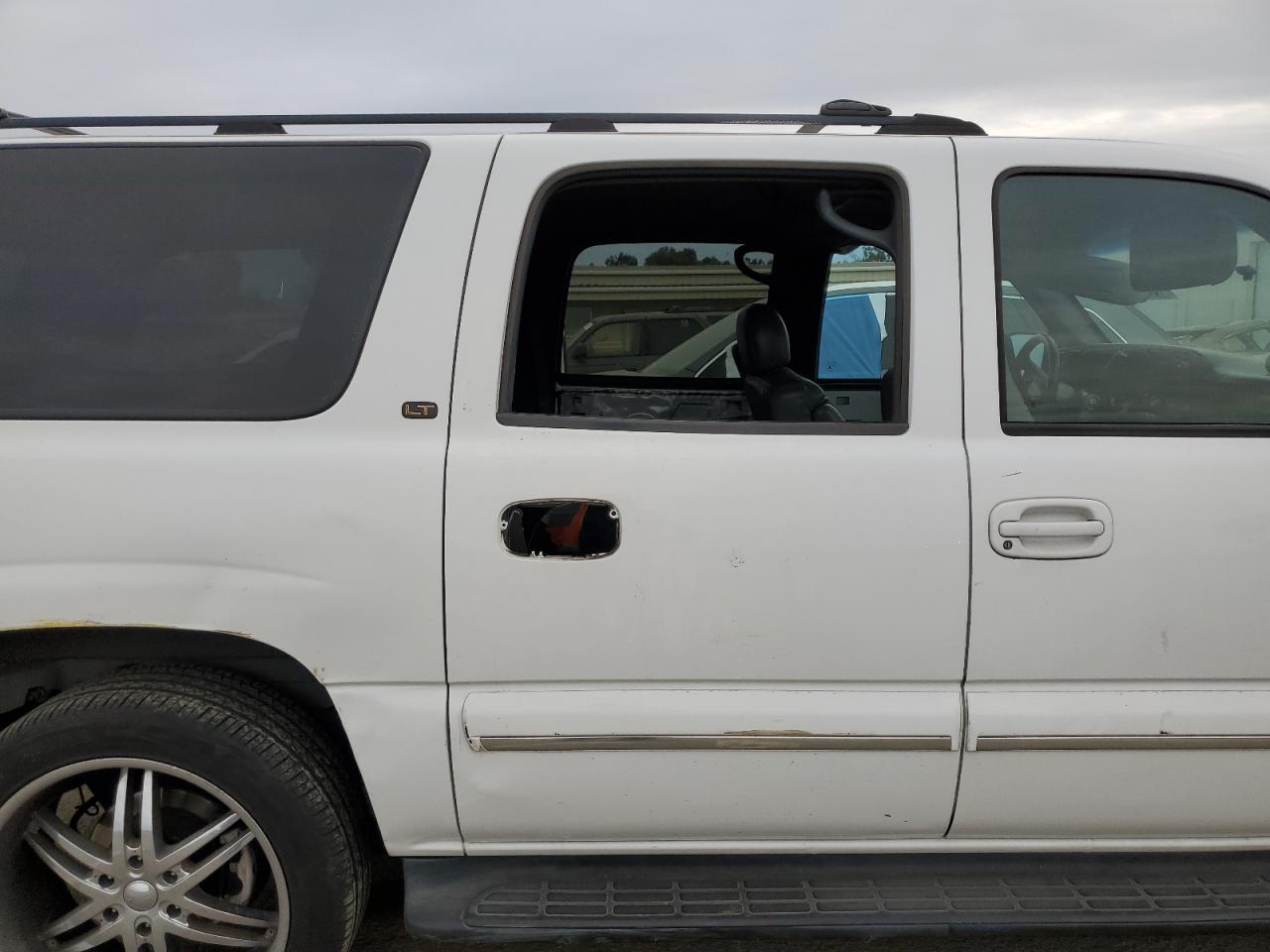 2002 Chevrolet Suburban - Image 10