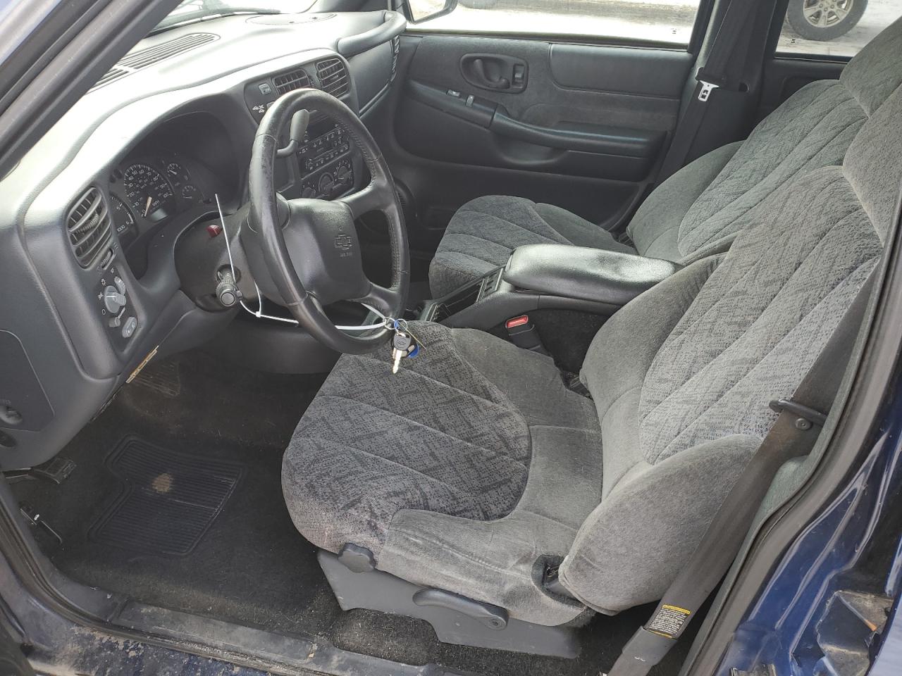 2002 Chevrolet S-10 Pickup - Image 7