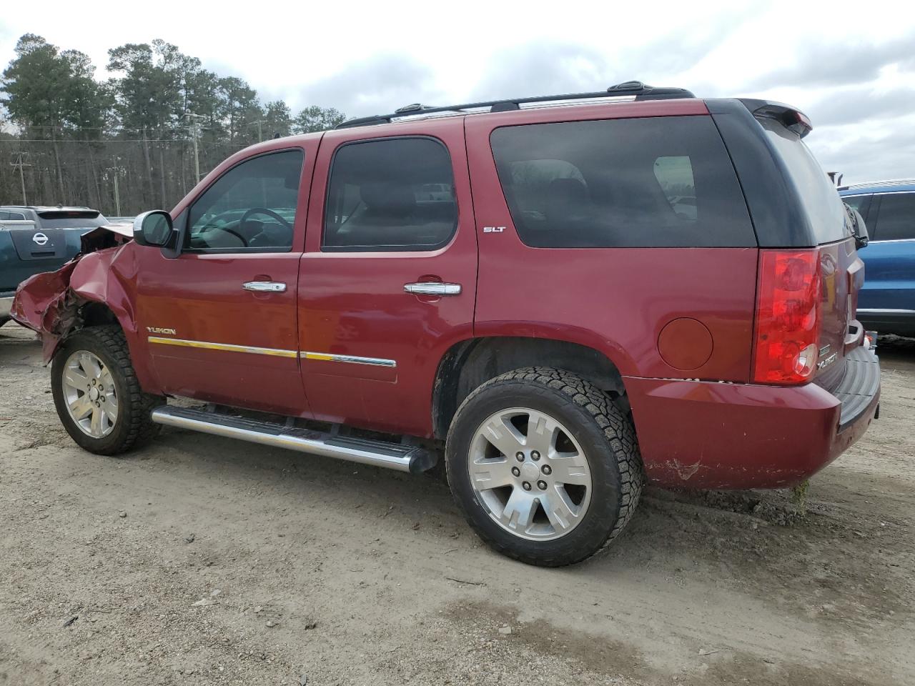 2011 GMC Yukon - Image 2