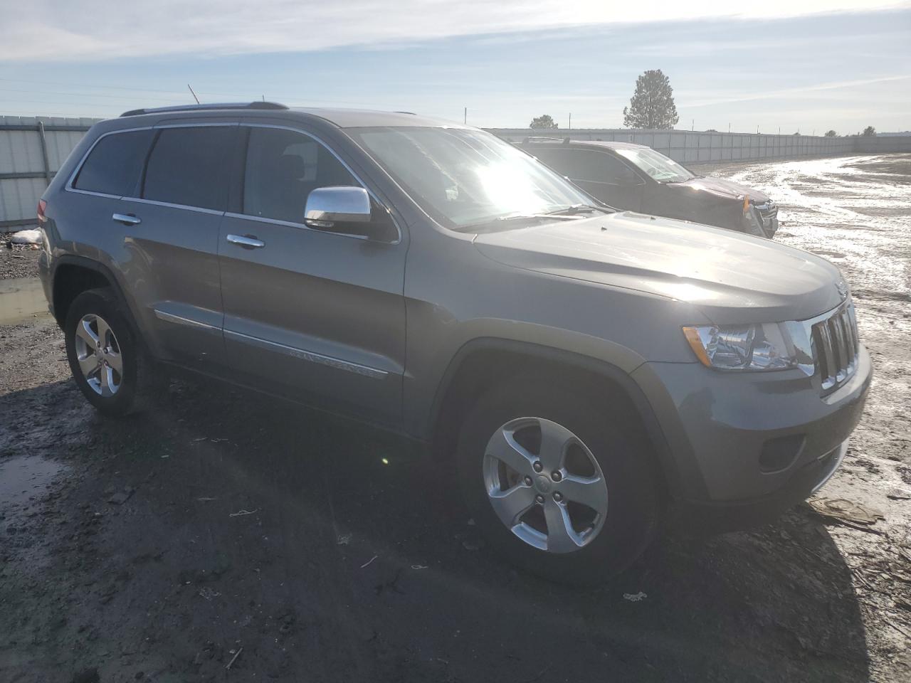 2011 Jeep Grand Cherokee - Image 4