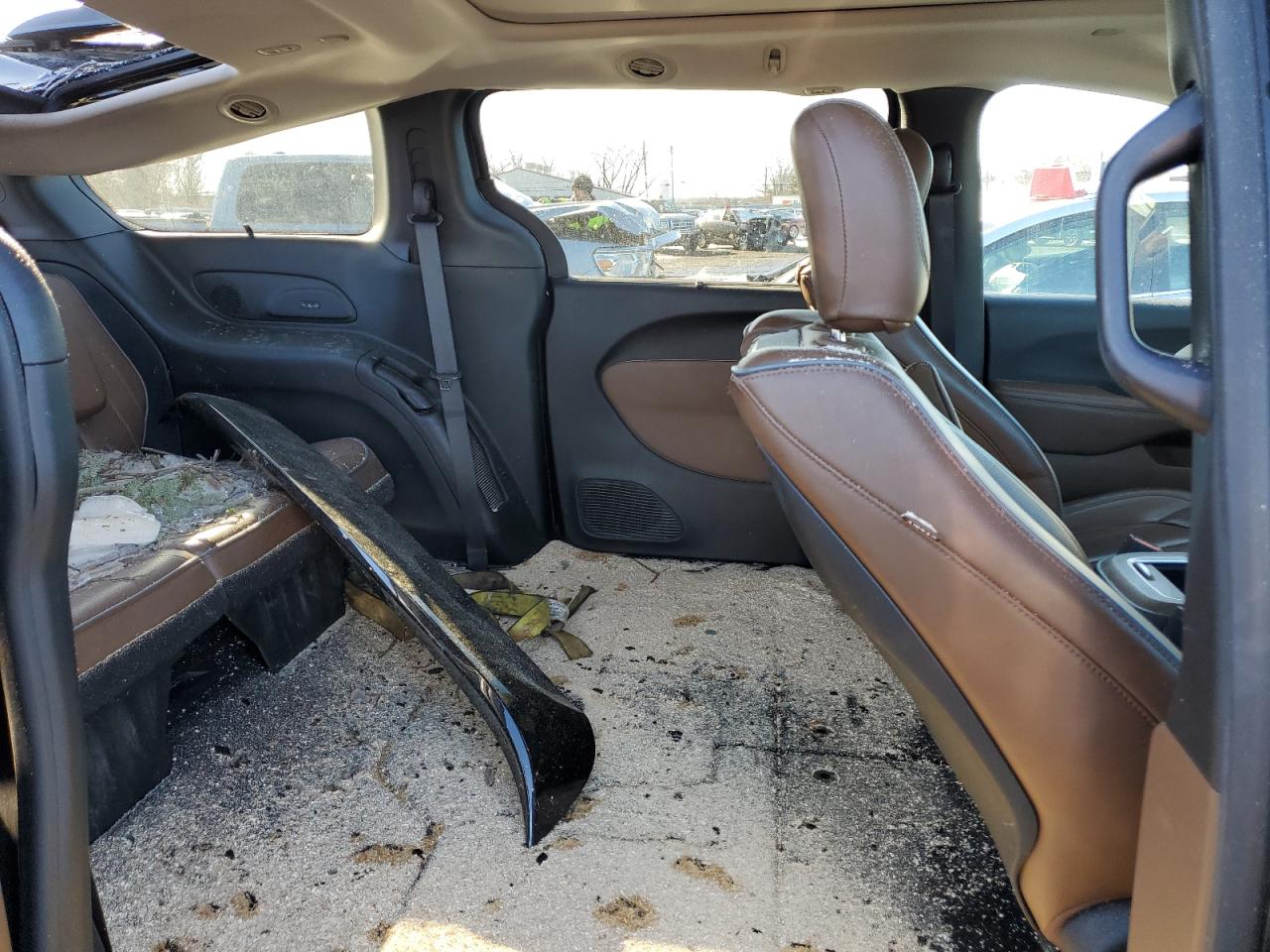 2017 Chrysler Pacifica - Image 11