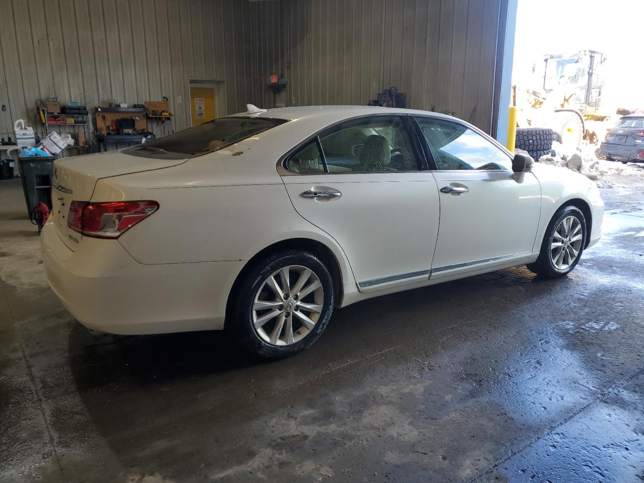 2010 Lexus ES - Image 3