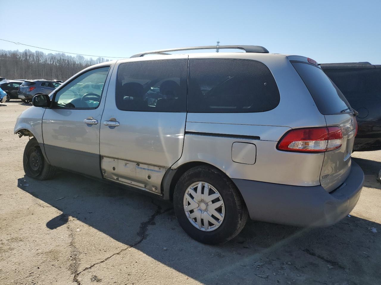 2002 Toyota Sienna - Image 2