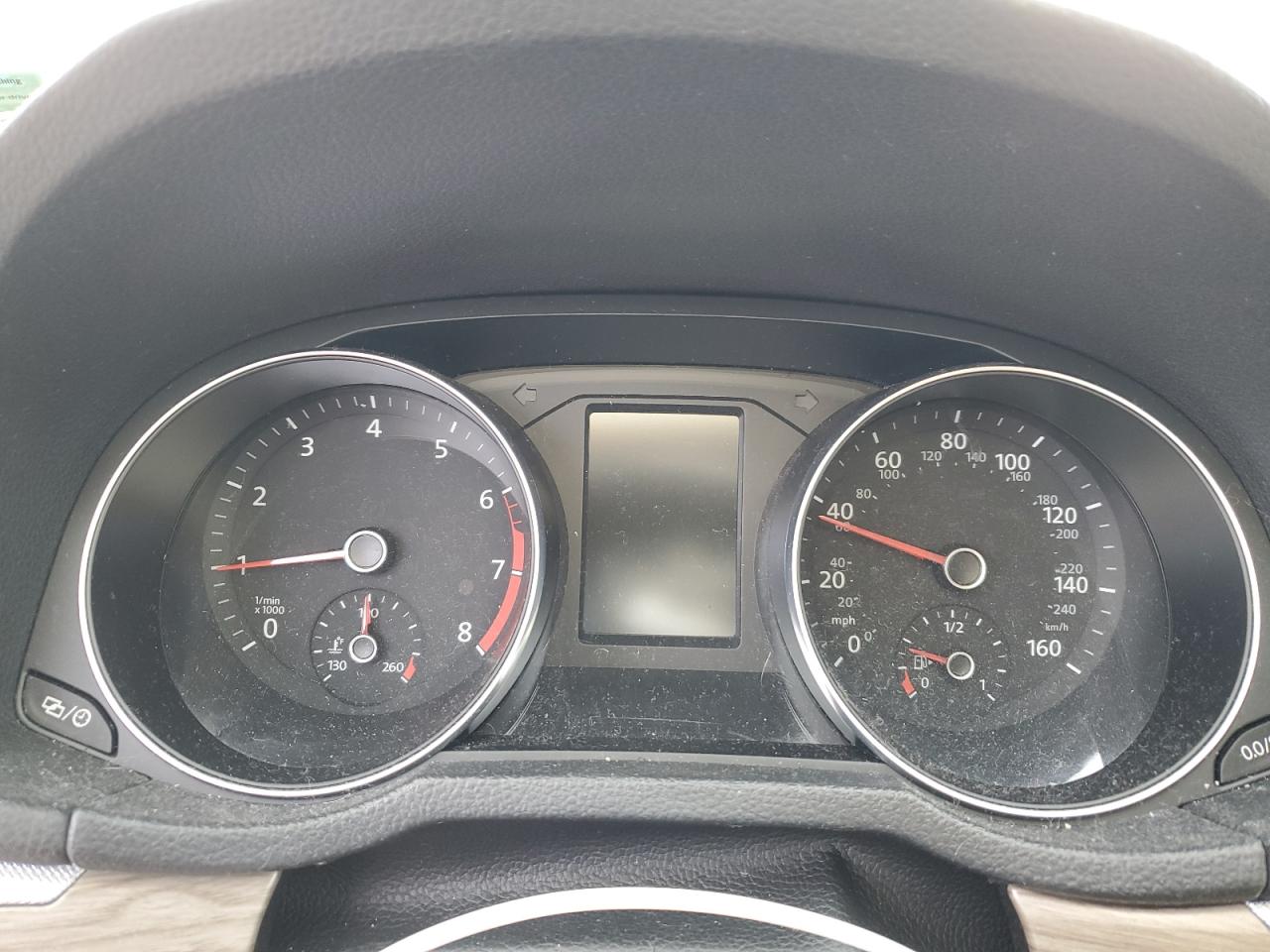 2018 Volkswagen Passat - Image 9