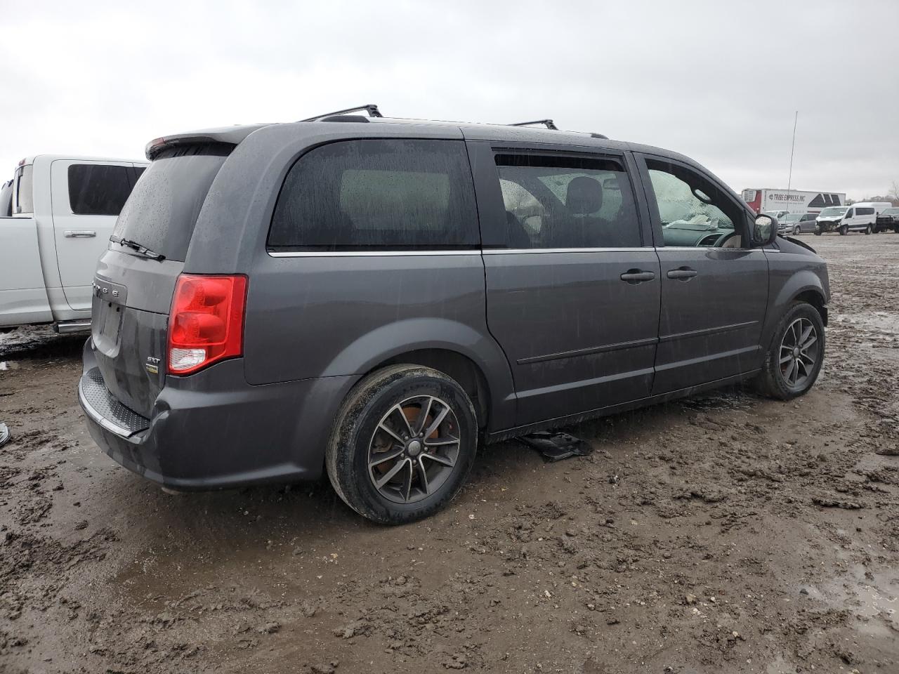 2017 Dodge Caravan - Image 3