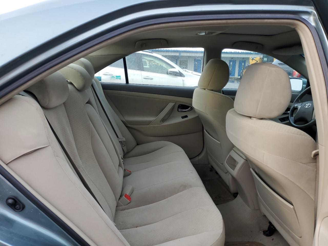 2009 Toyota Camry - Image 10