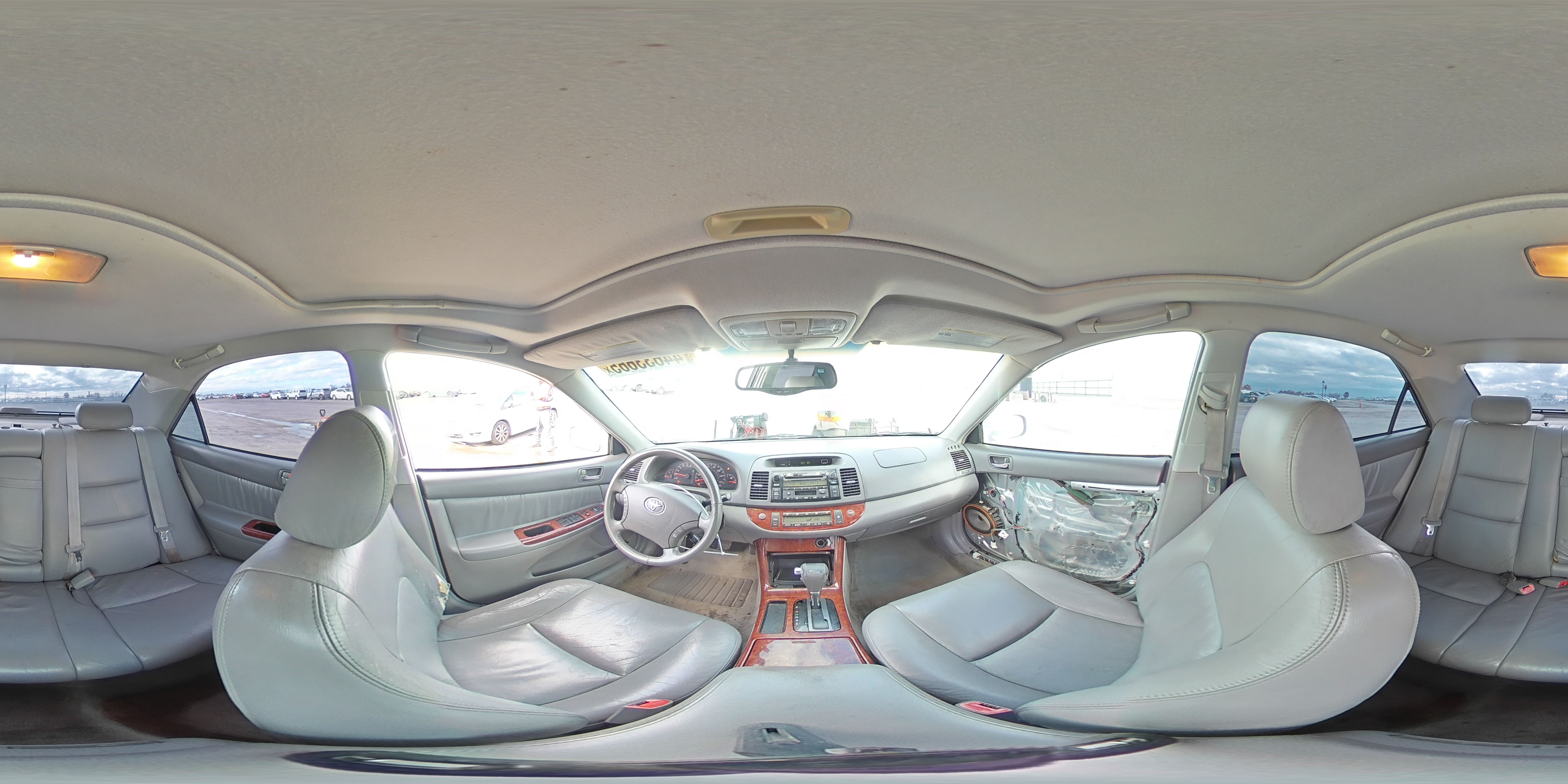 2005 Toyota Camry - Image 12
