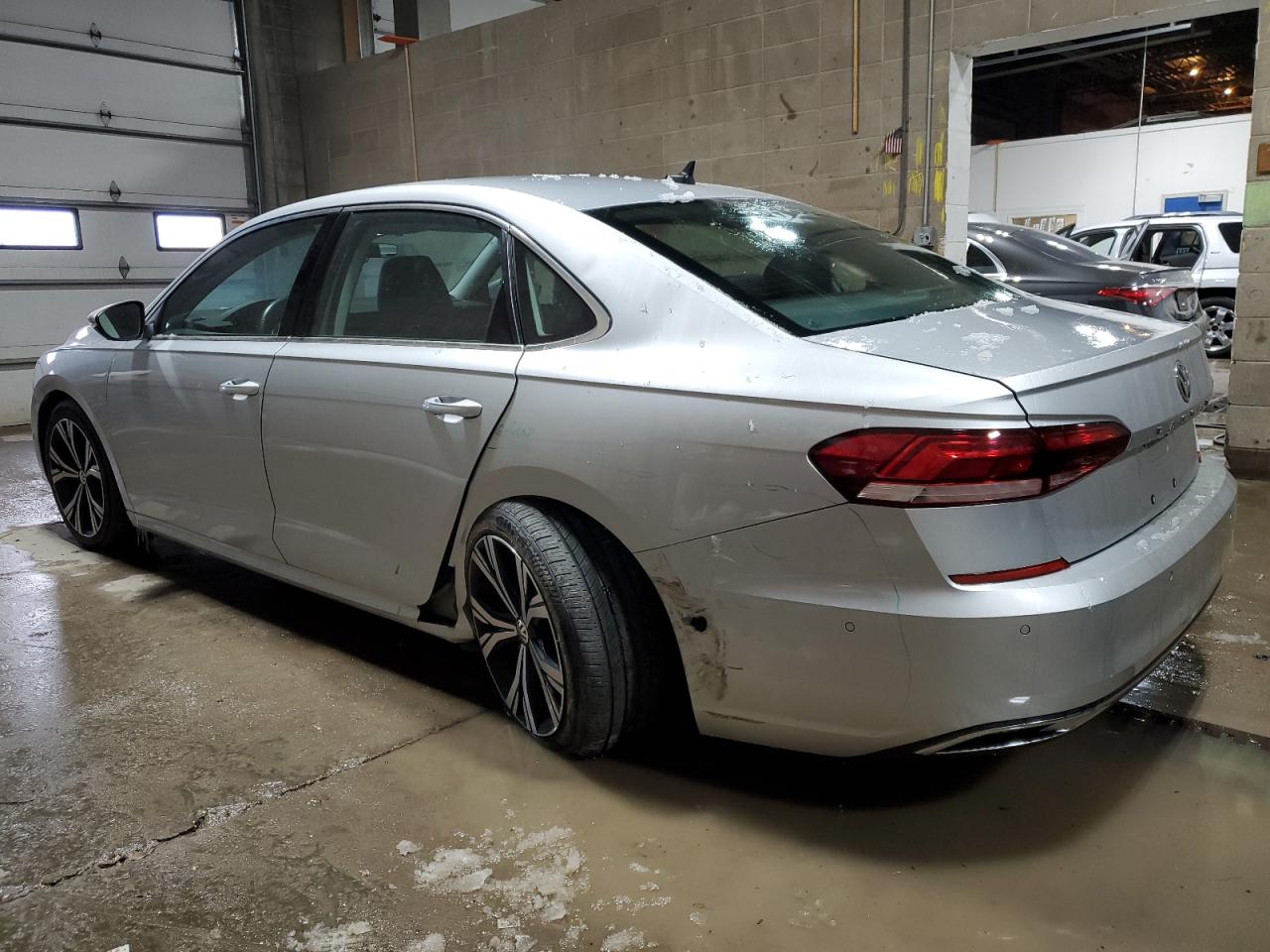 2020 Volkswagen Passat - Image 2