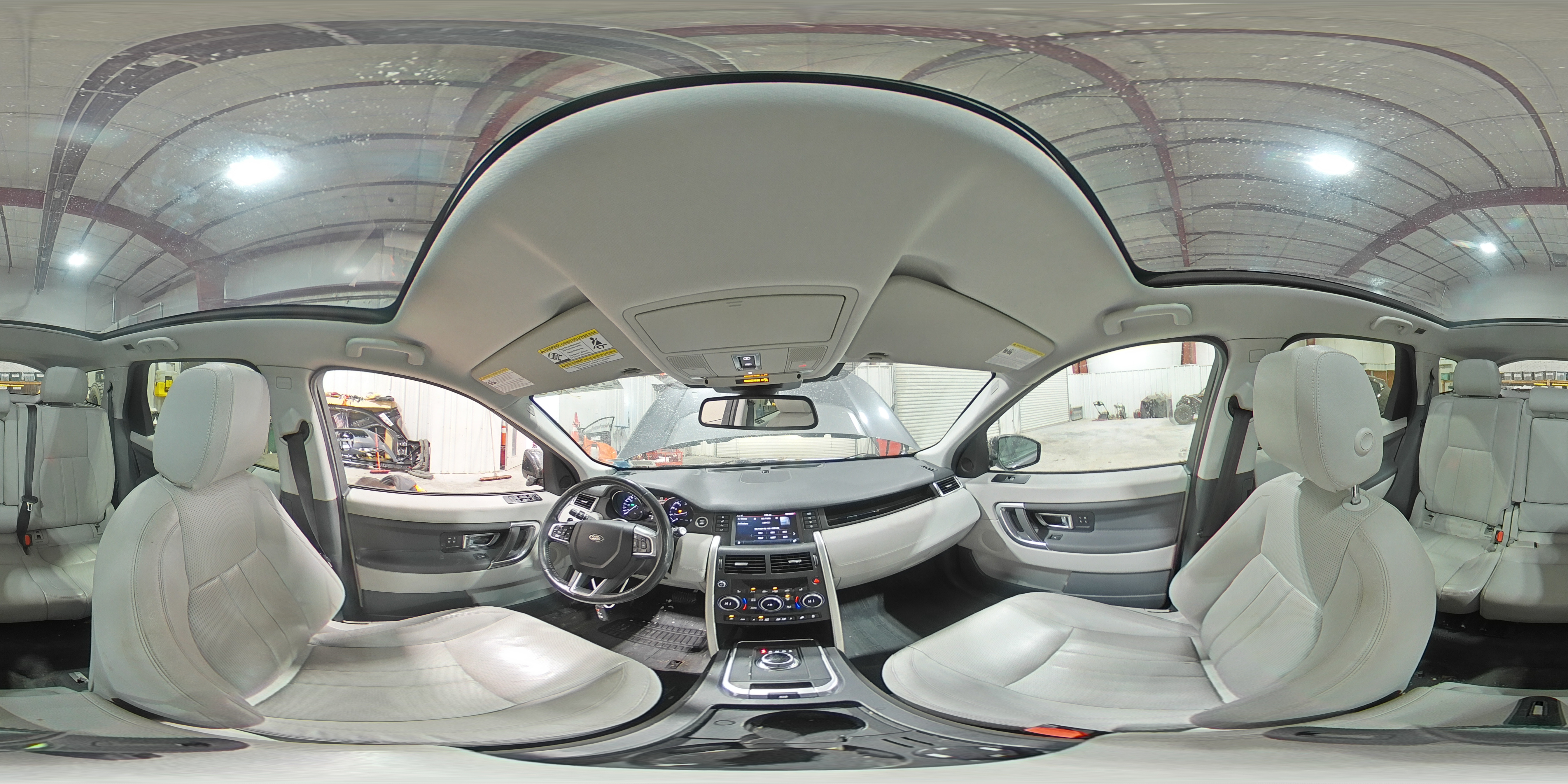 2016 Land Rover Discovery - Image 14