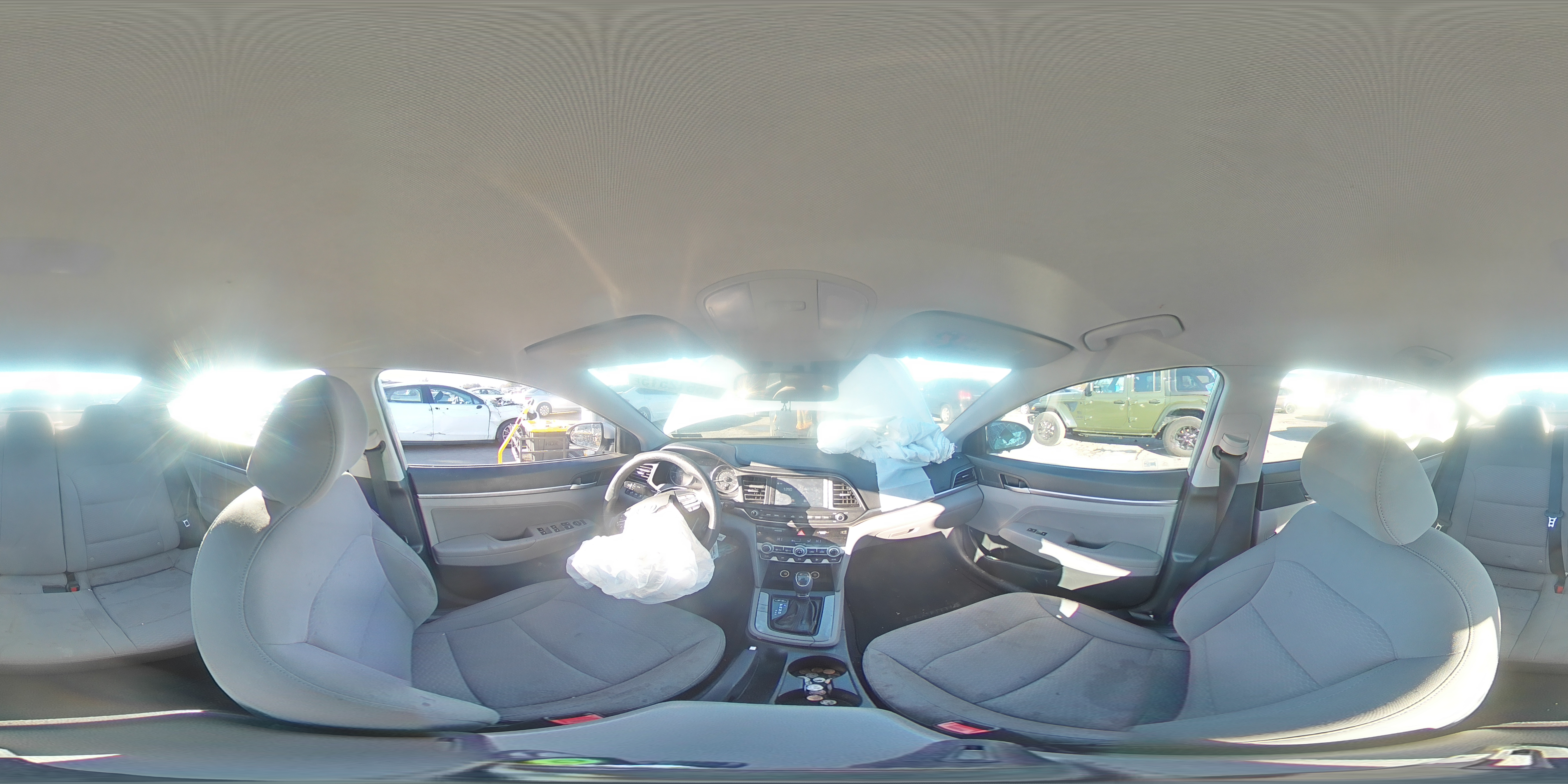 2020 Hyundai Elantra - Image 13