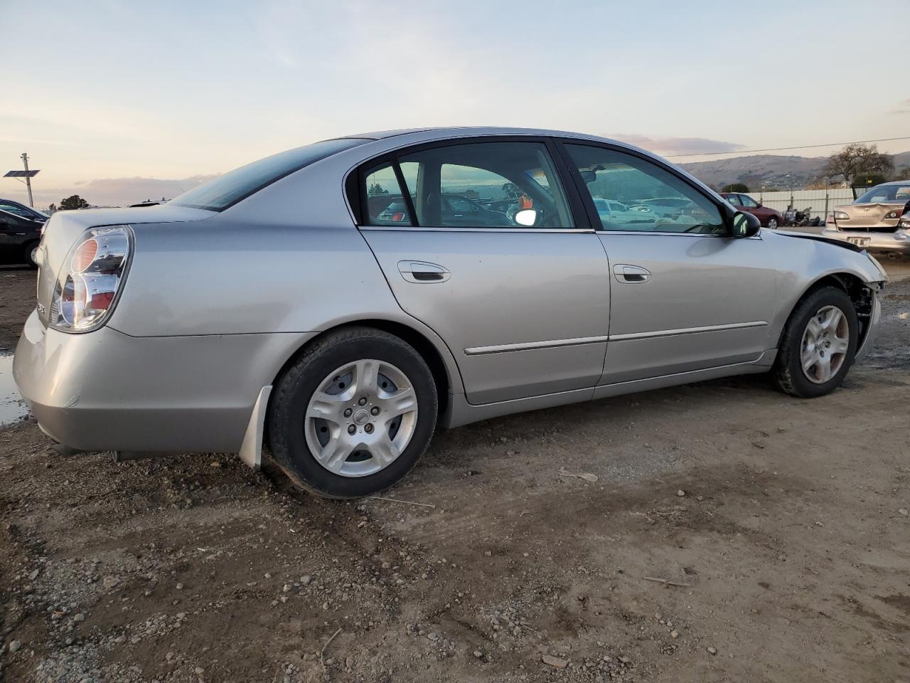 2002 Nissan Altima - Image 3
