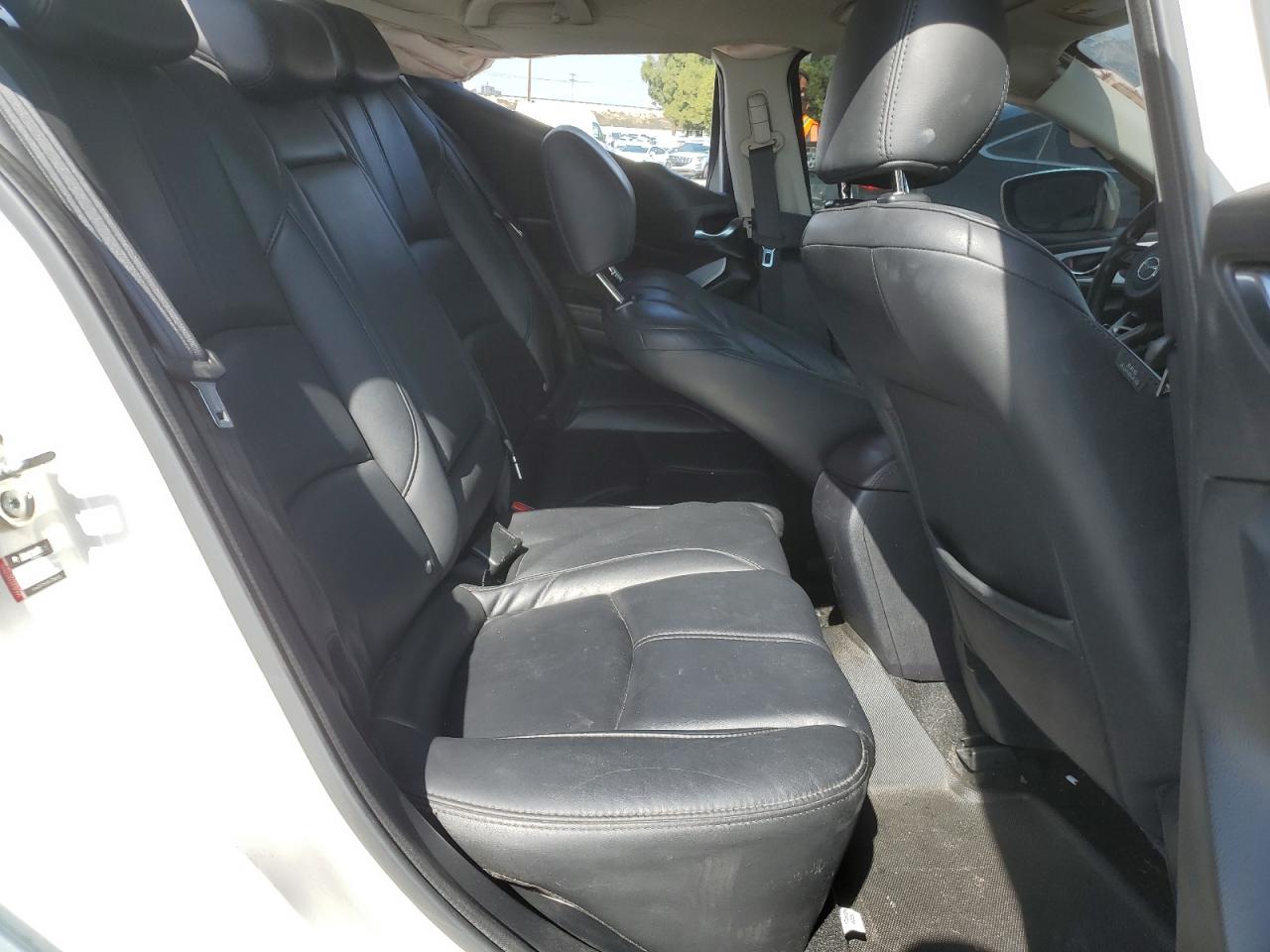 2018 Mazda 3 Touring VIN: 3MZBN1V30JM238493 Lot: 45960555