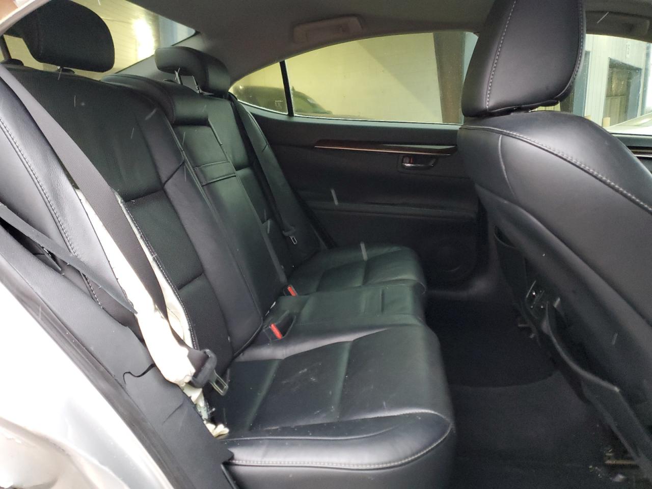 2013 Lexus ES - Image 10