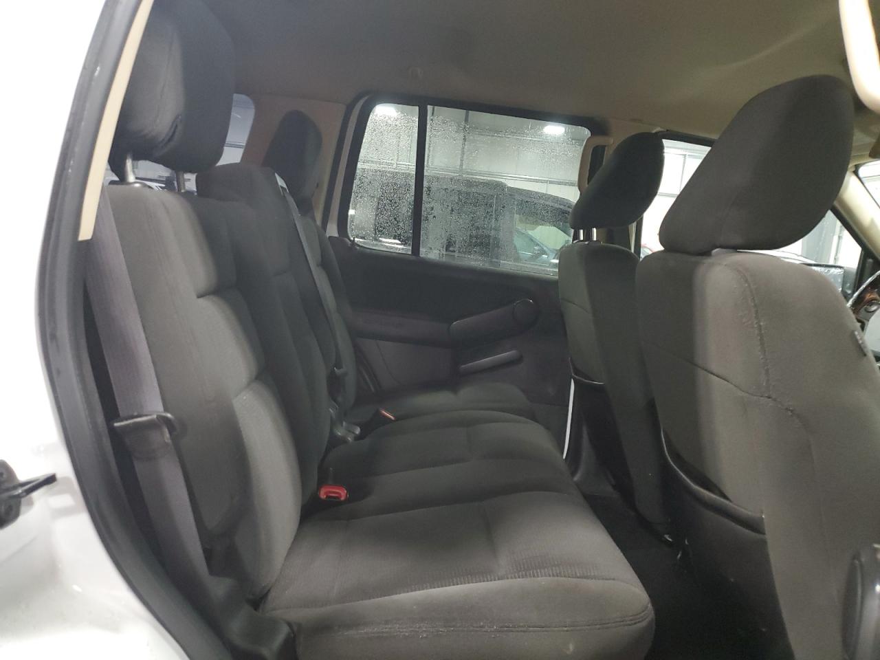 2010 Ford Explorer - Image 11