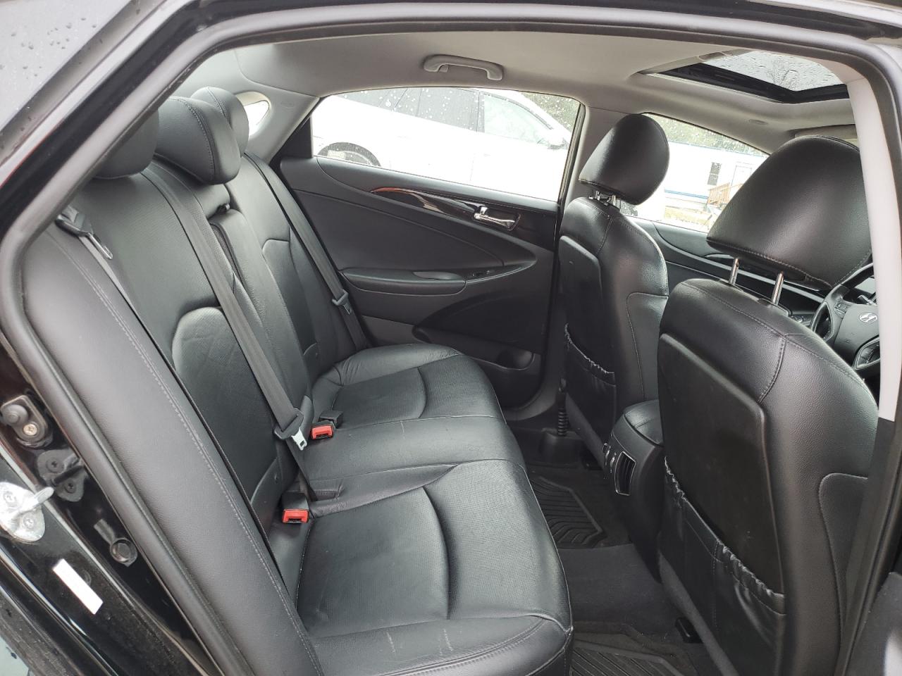 2011 Hyundai Sonata - Image 10