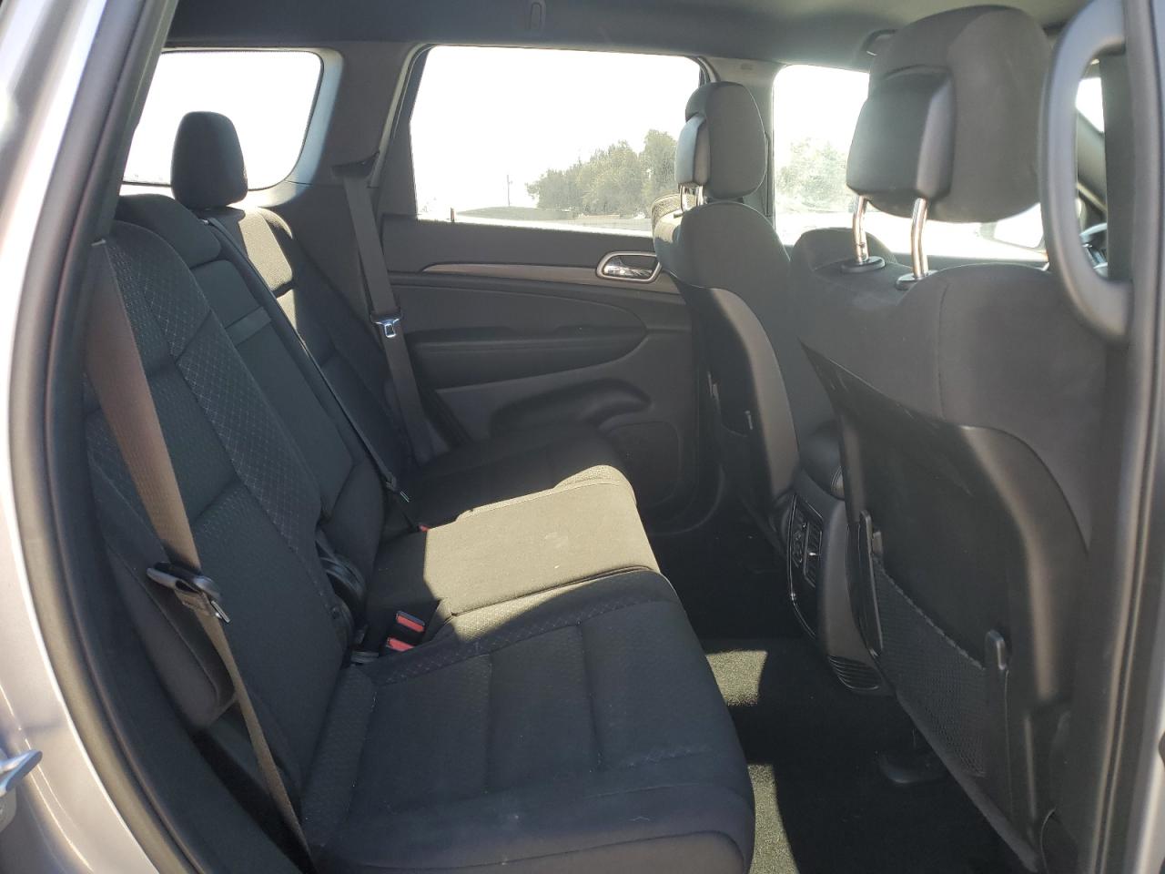 2020 Jeep Grand Cherokee - Image 12
