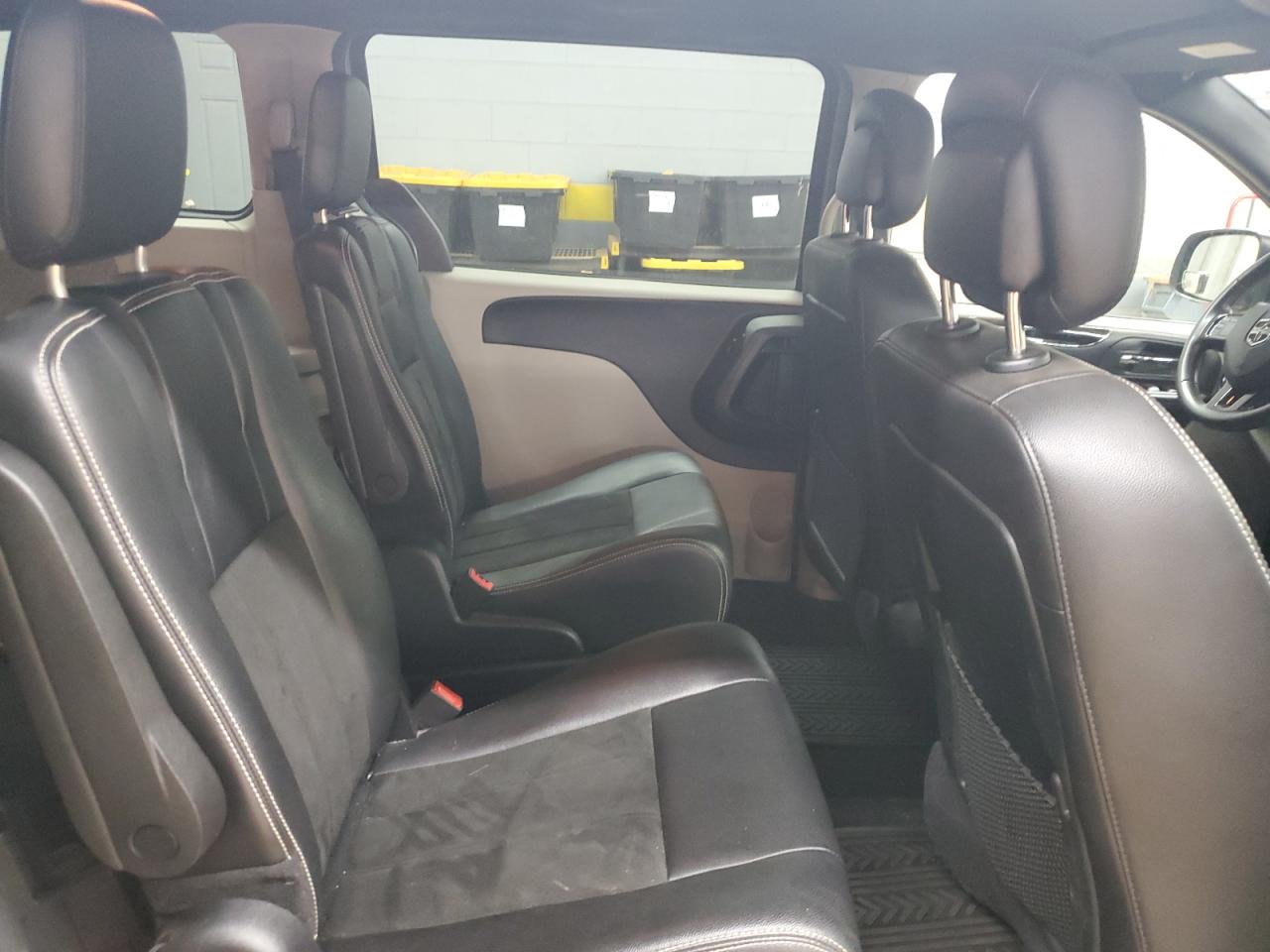 2019 Dodge Caravan - Image 11