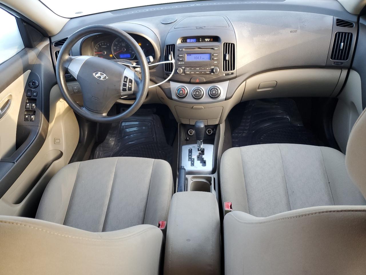 2010 Hyundai Elantra - Image 8