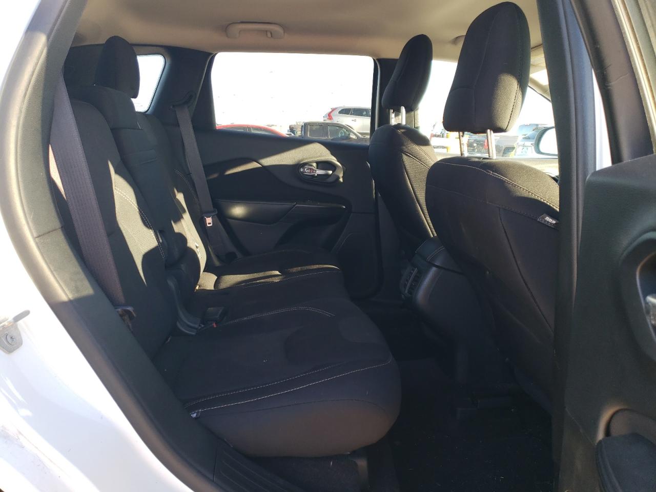 2016 Jeep Grand Cherokee - Image 11