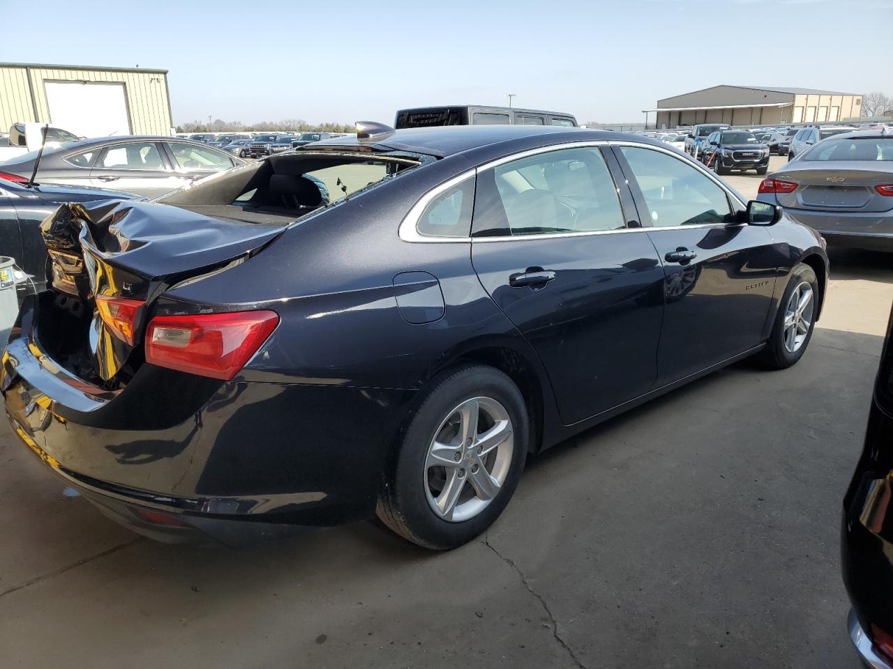 2023 Chevrolet Malibu - Image 3
