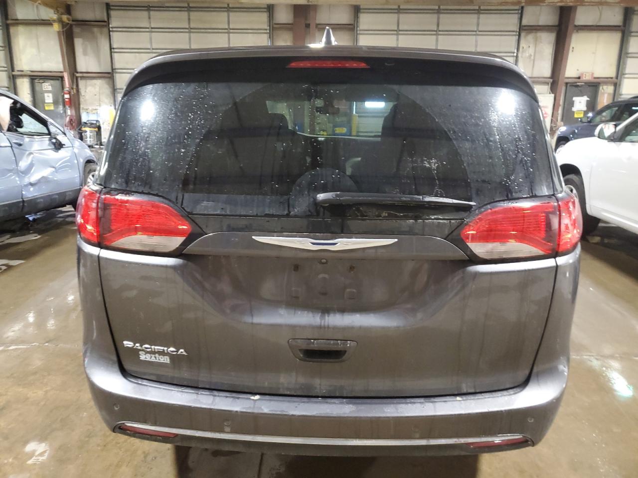 2017 Chrysler Pacifica - Image 6