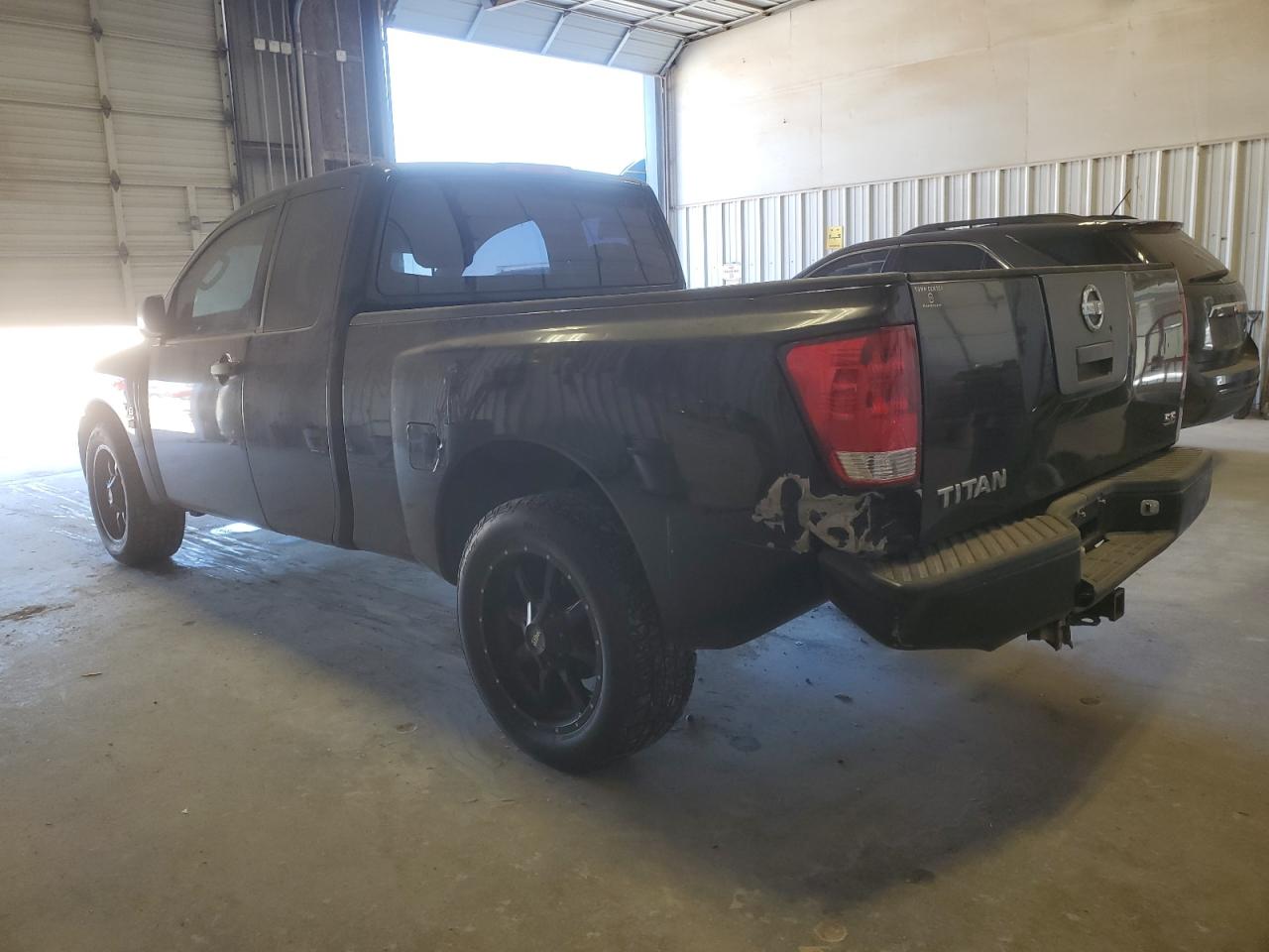 2004 Nissan Titan - Image 2