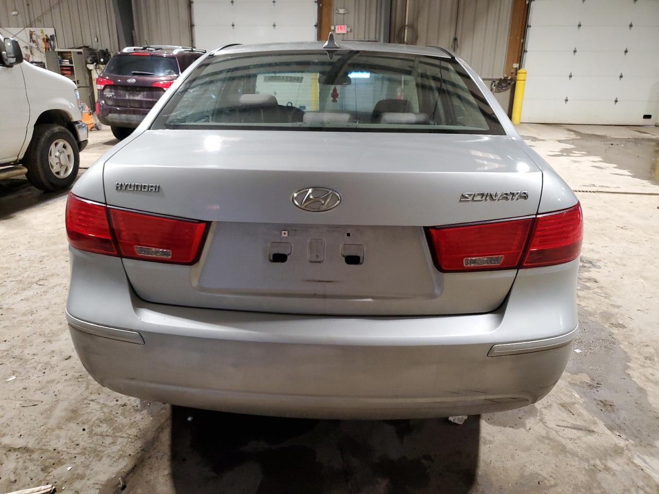 2010 Hyundai Sonata - Image 6