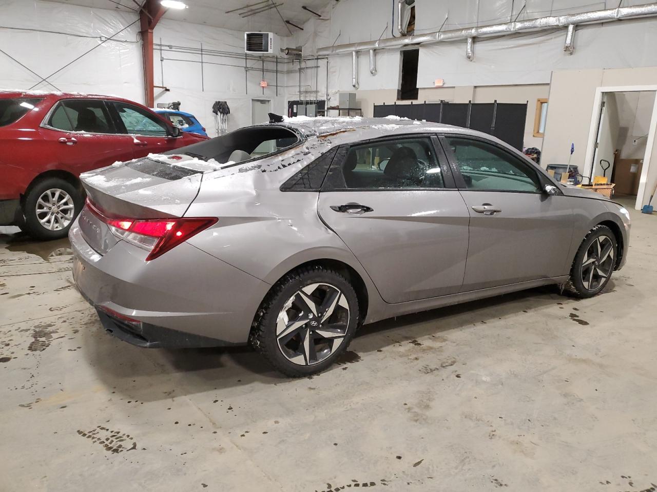 2023 Hyundai Elantra - Image 3