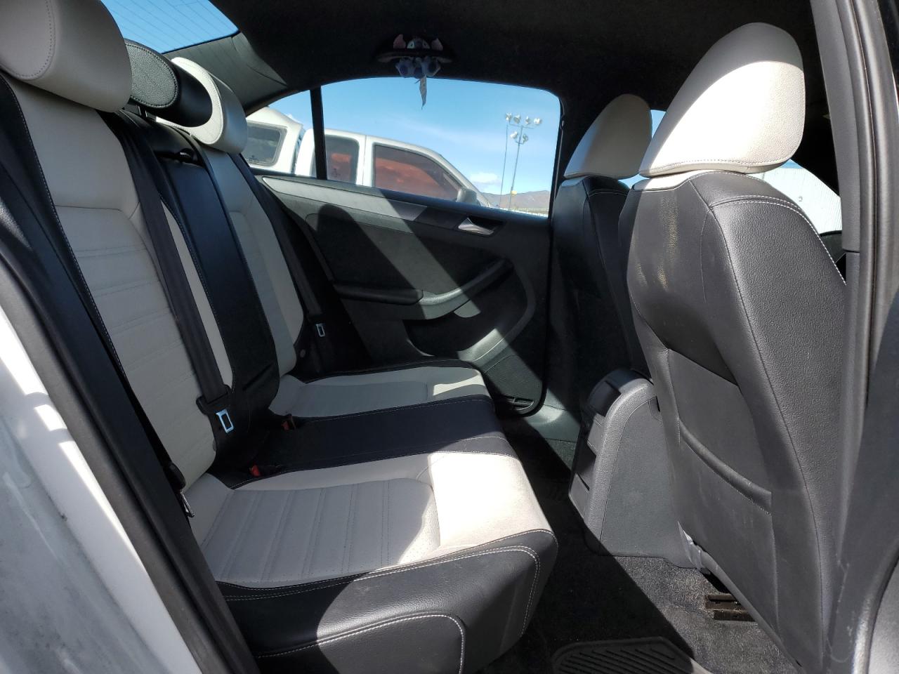 2016 Volkswagen Jetta - Image 10