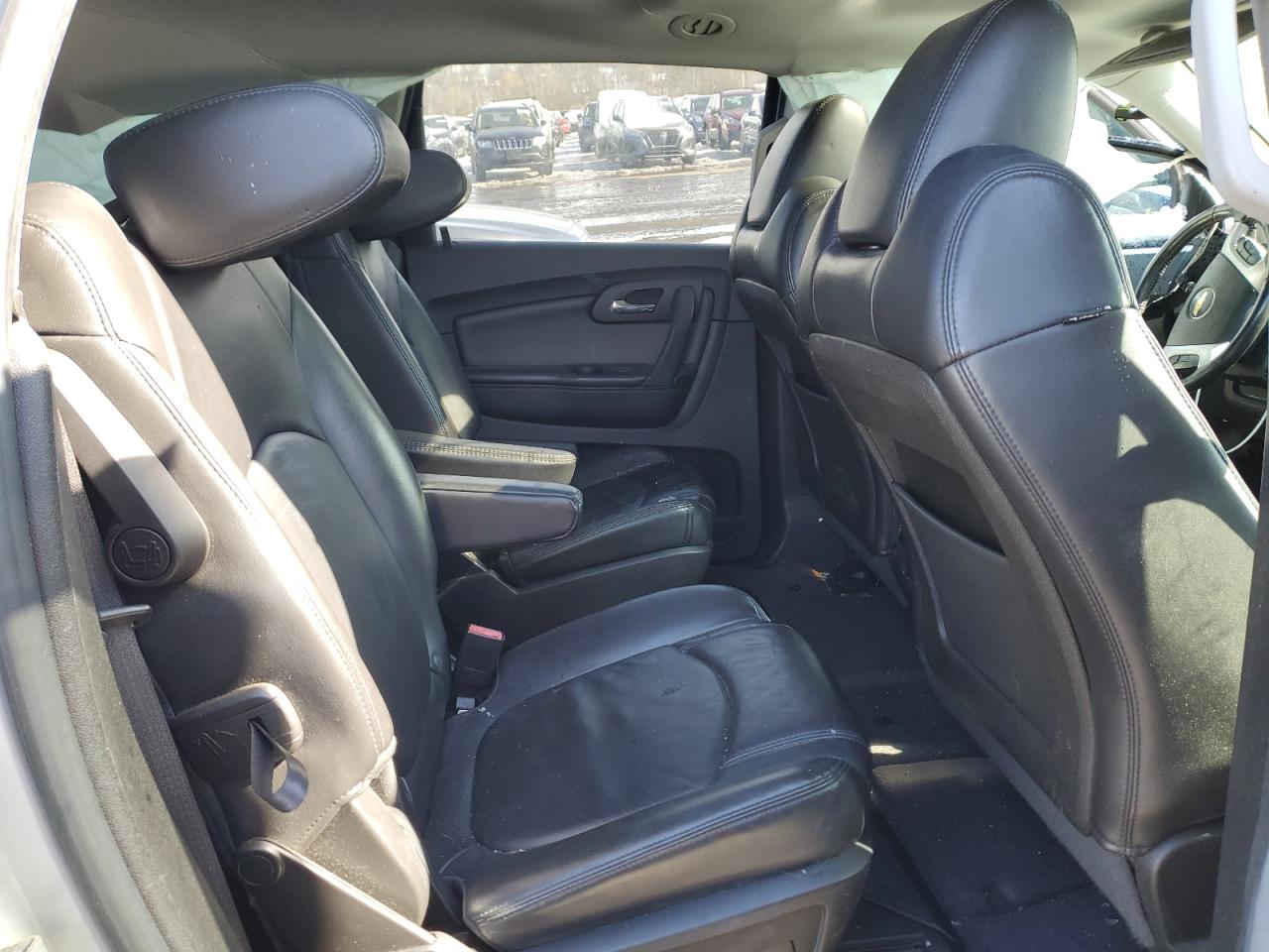 2011 Chevrolet Traverse - Image 11