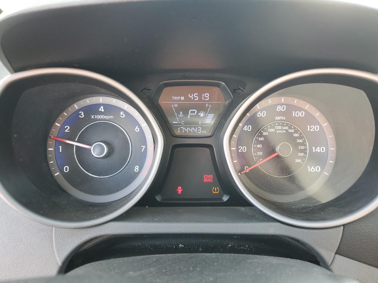 2015 Hyundai Elantra - Image 9