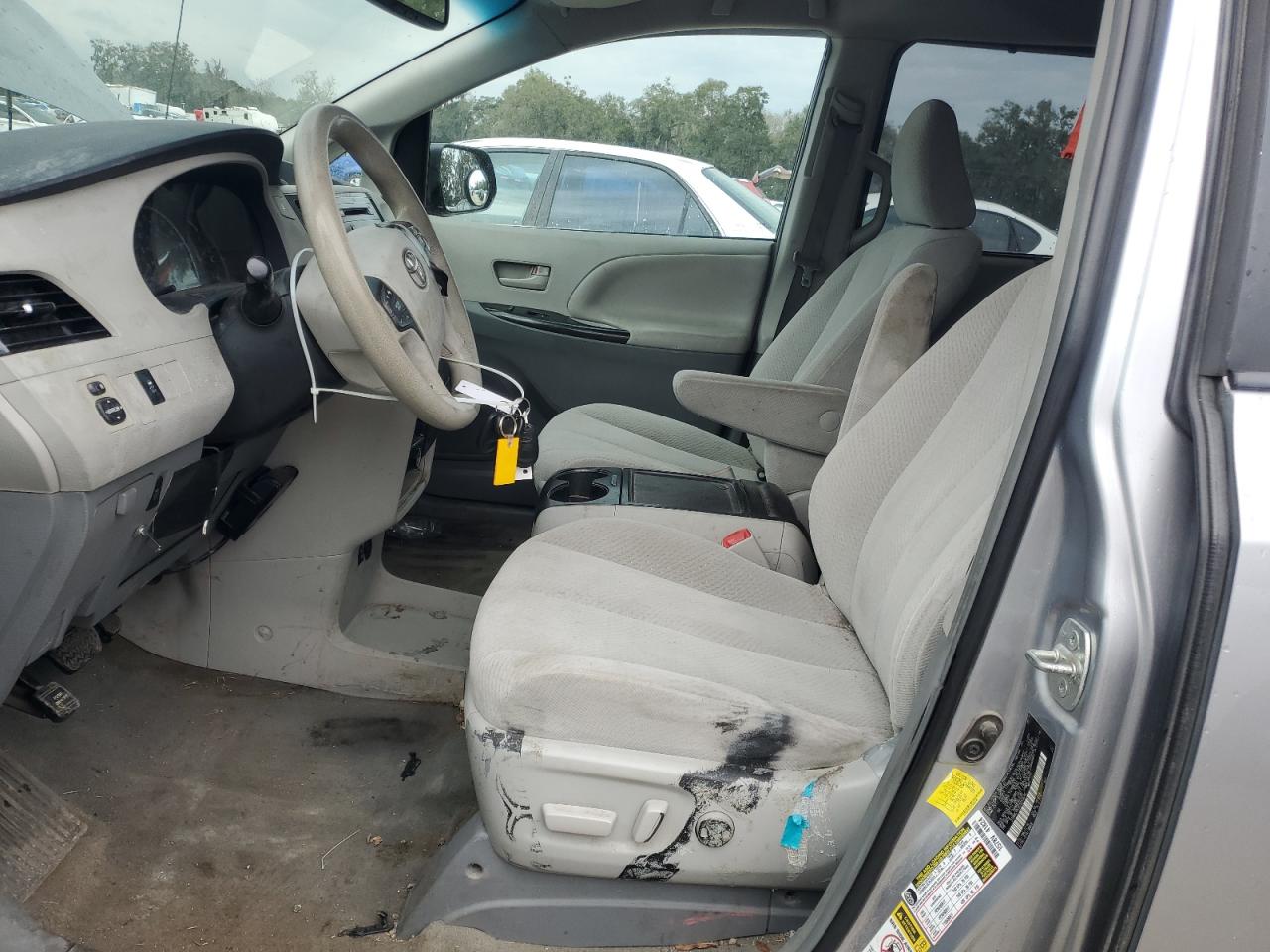 2012 Toyota Sienna - Image 7