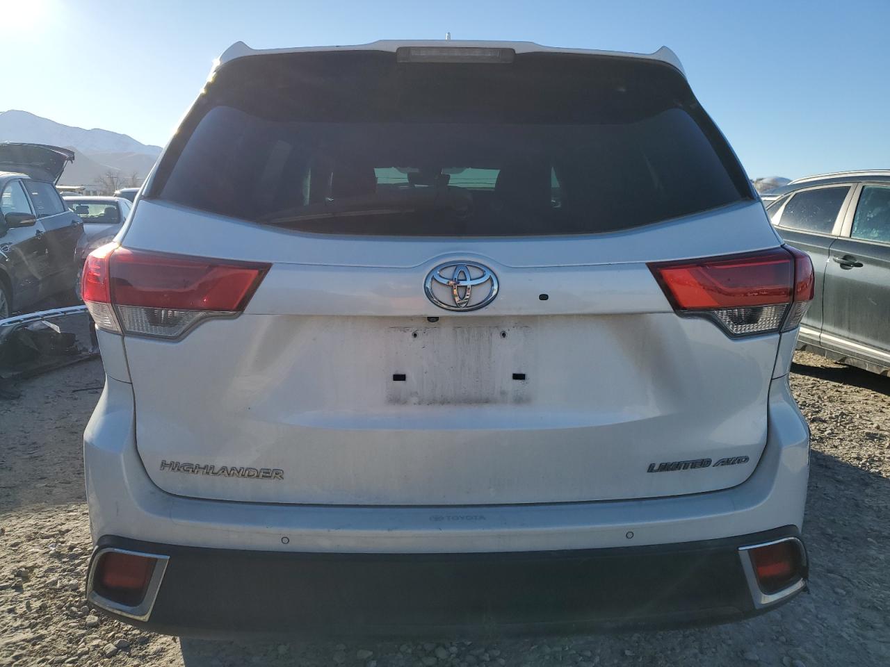 2017 Toyota Highlander - Image 6