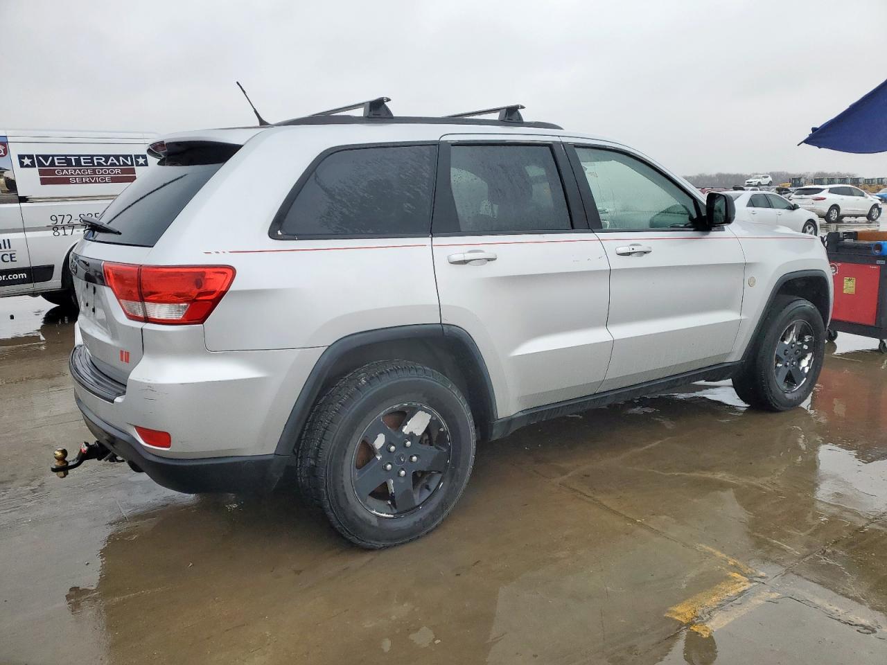 2011 Jeep Grand Cherokee - Image 3