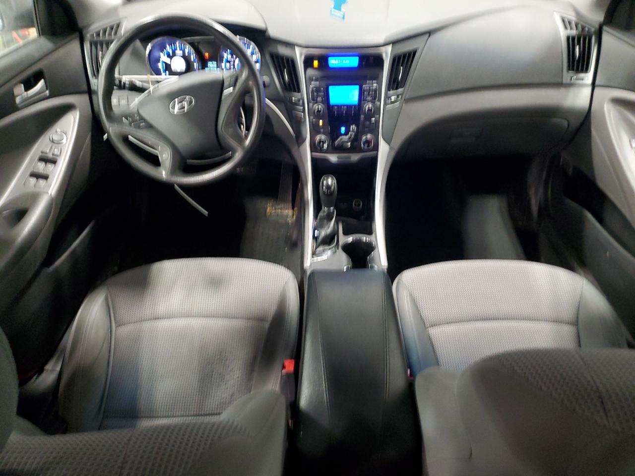 2011 Hyundai Sonata - Image 8