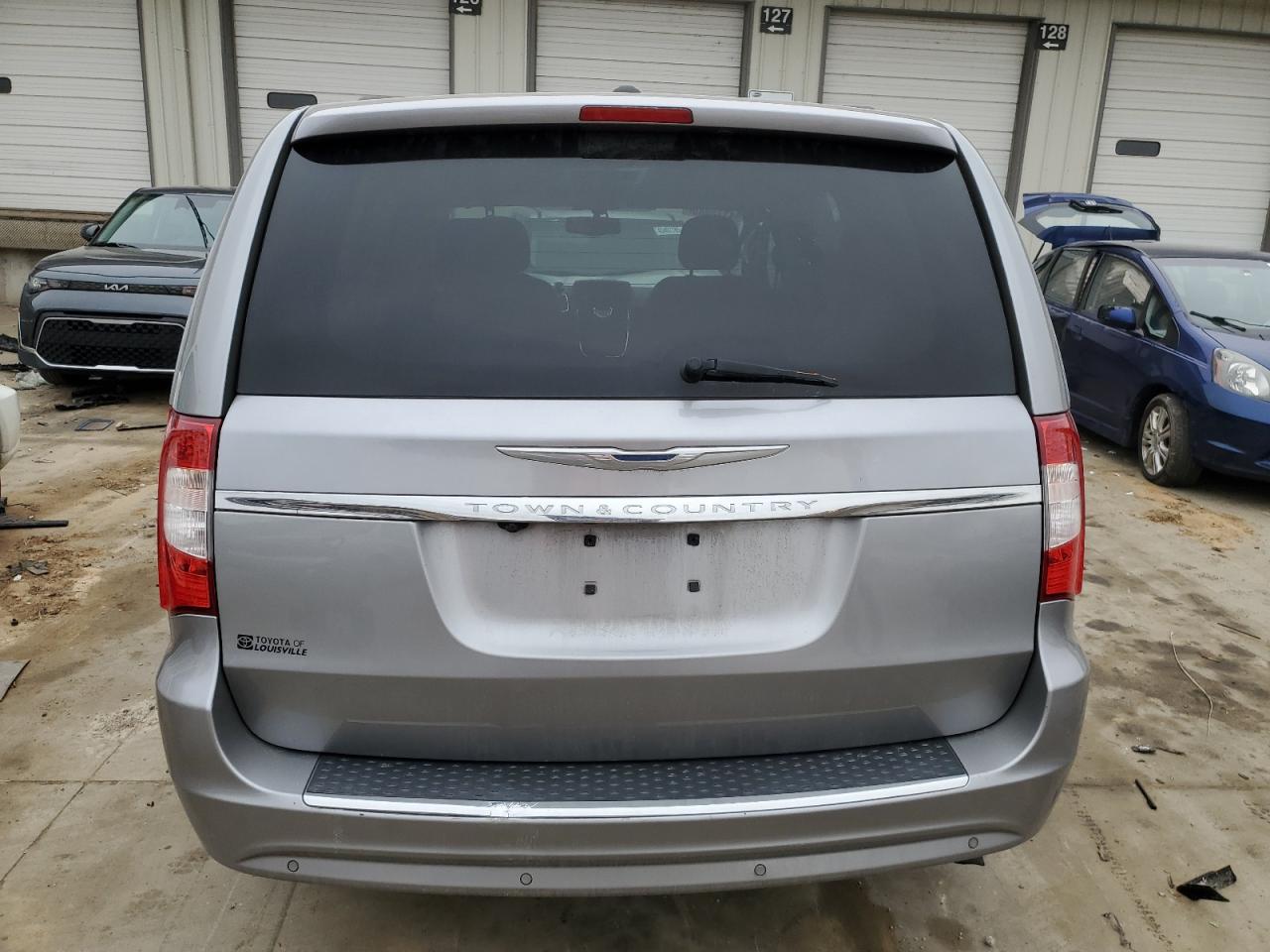 2016 Chrysler Town & Country - Image 6