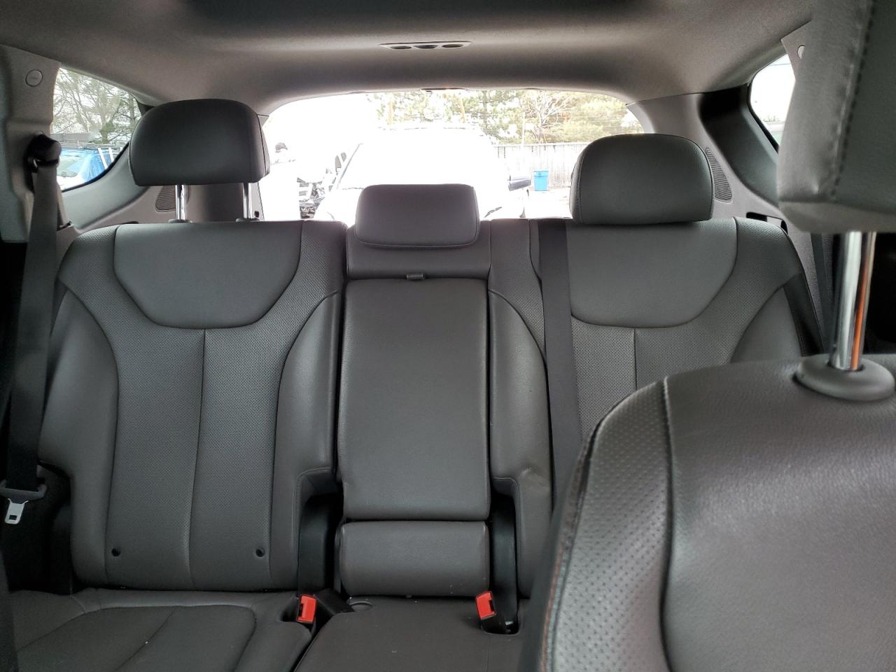 2020 Hyundai Santa Fe - Image 10
